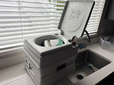 new unused Visa Potty 48 Porta potty for camping