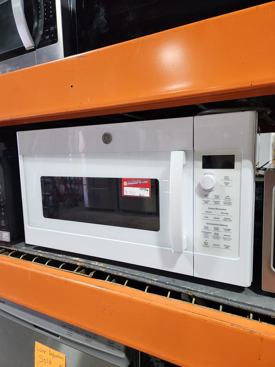 BEAUTIFUL WHITE GE OVER THE RANGE MICROWAVE! W-WARRANTY