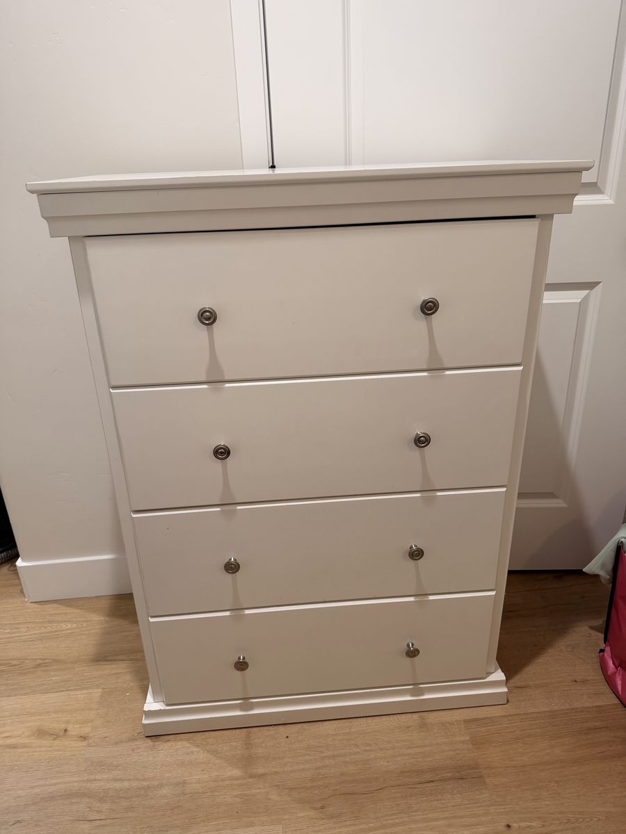 White 4 drawer dresser