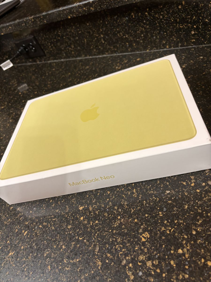 Apple MacBook Neo (2026) - Citrus - 256GB - NEW & SEALED