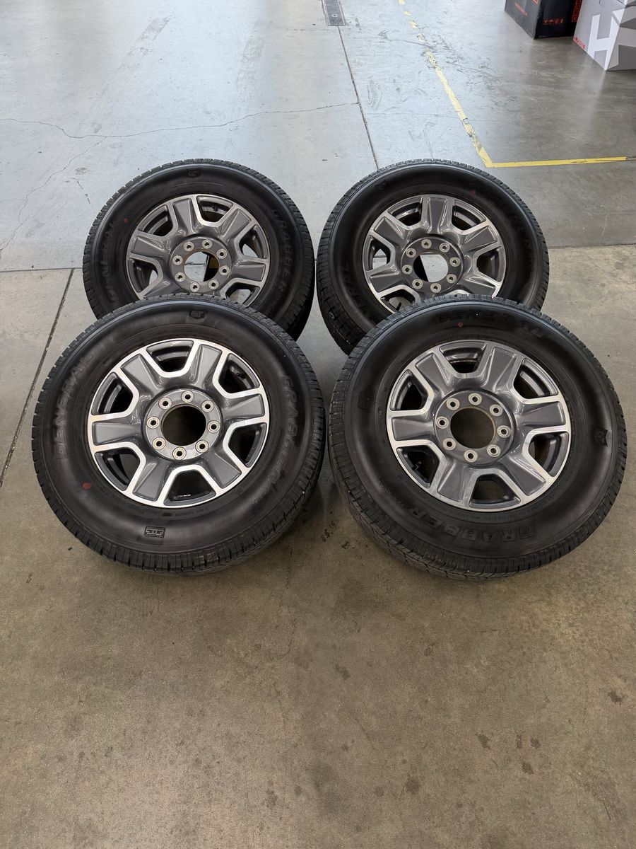 BRAND NEW 2026 f350 OEM 18in wheels/ 275/70/18