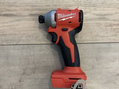 Milwaukee M18 1/4 Compact Impact