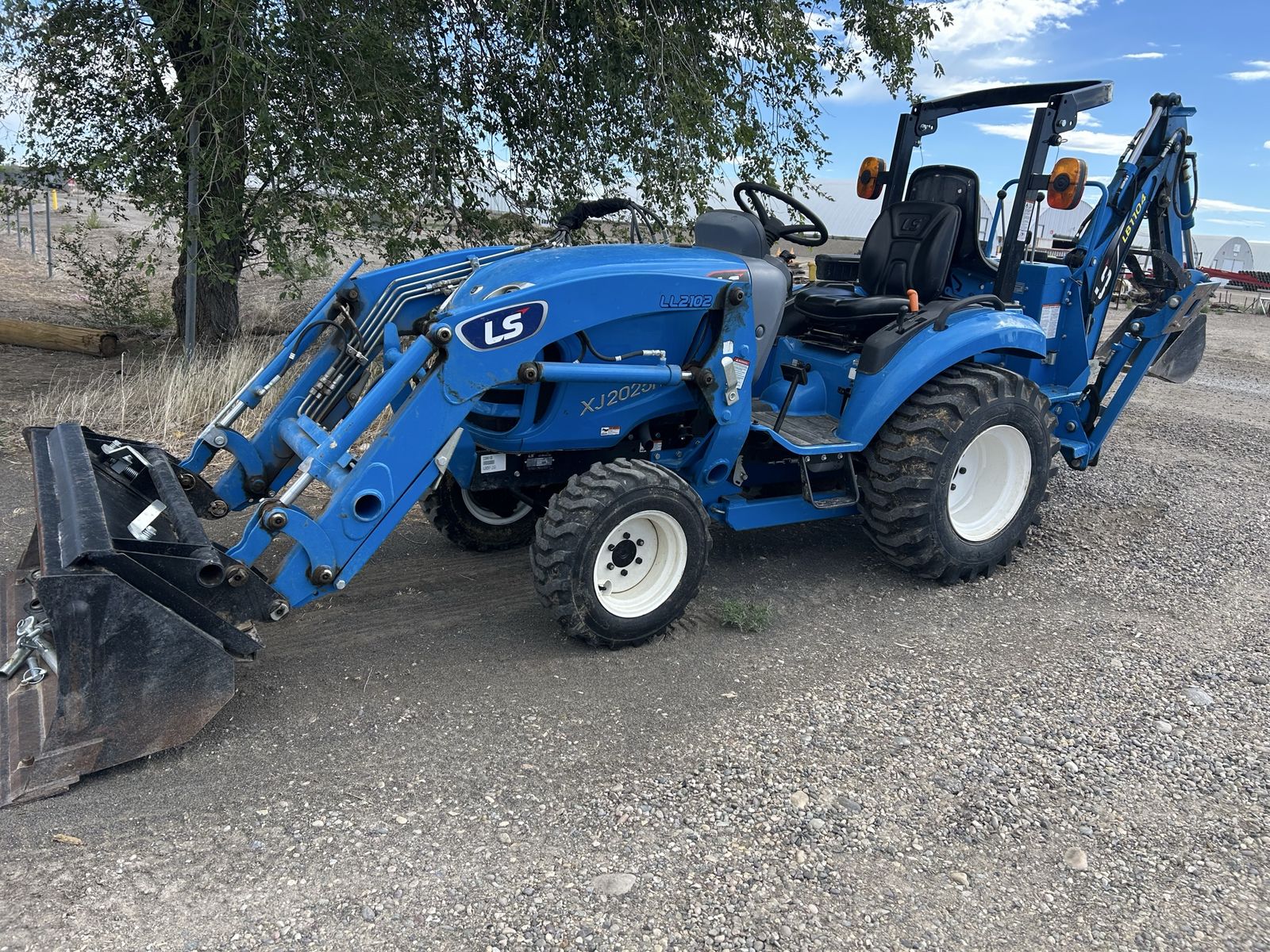 LS Tractor XJ2025H Blue Compact Tractor w/ Loader & Backhoe - XJ2025H Model