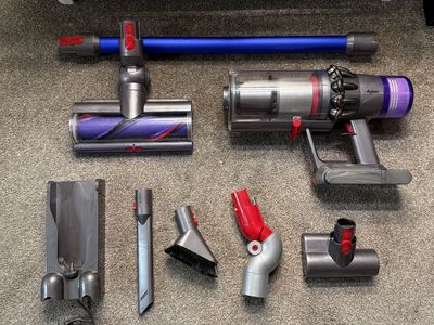 CLEAN Dyson v11 animal+ vacuum