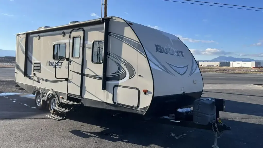 2016 Bullet 230BHS W/ Bunks And Slide