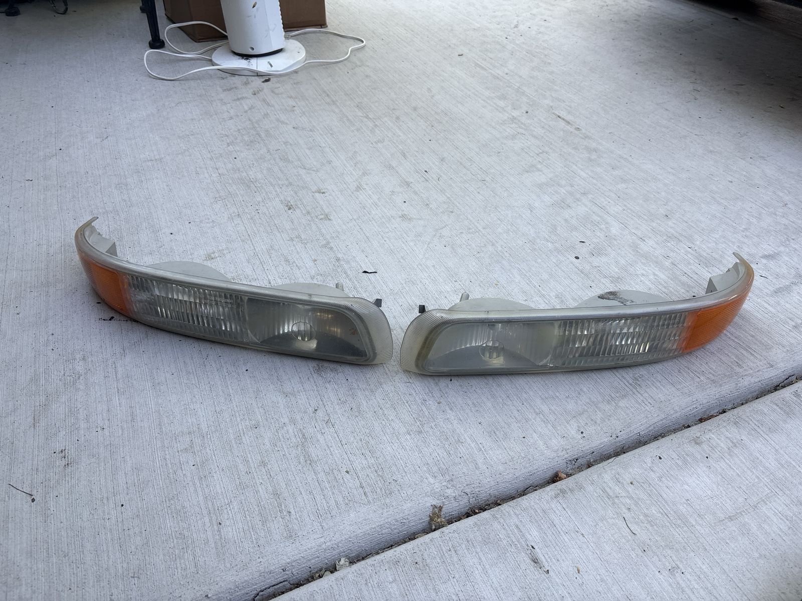 OEM Automotive Headlight and Corner Light Assembly Pair for the 99 and up Chevrolet truck