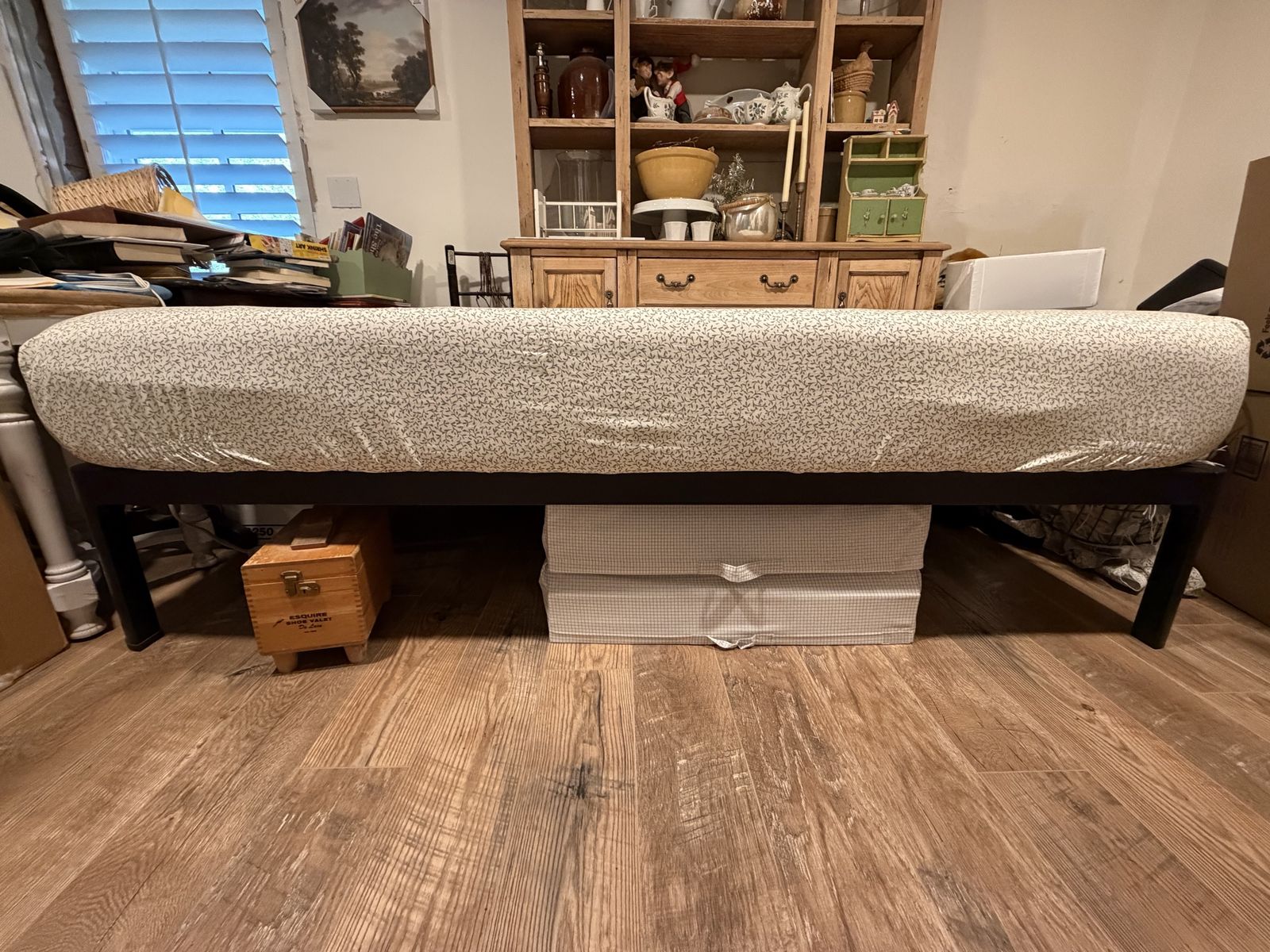 Twin XL Puffy Mattress + Metal Bed Frame – Like New – Perfect for College Dorm or Apartment