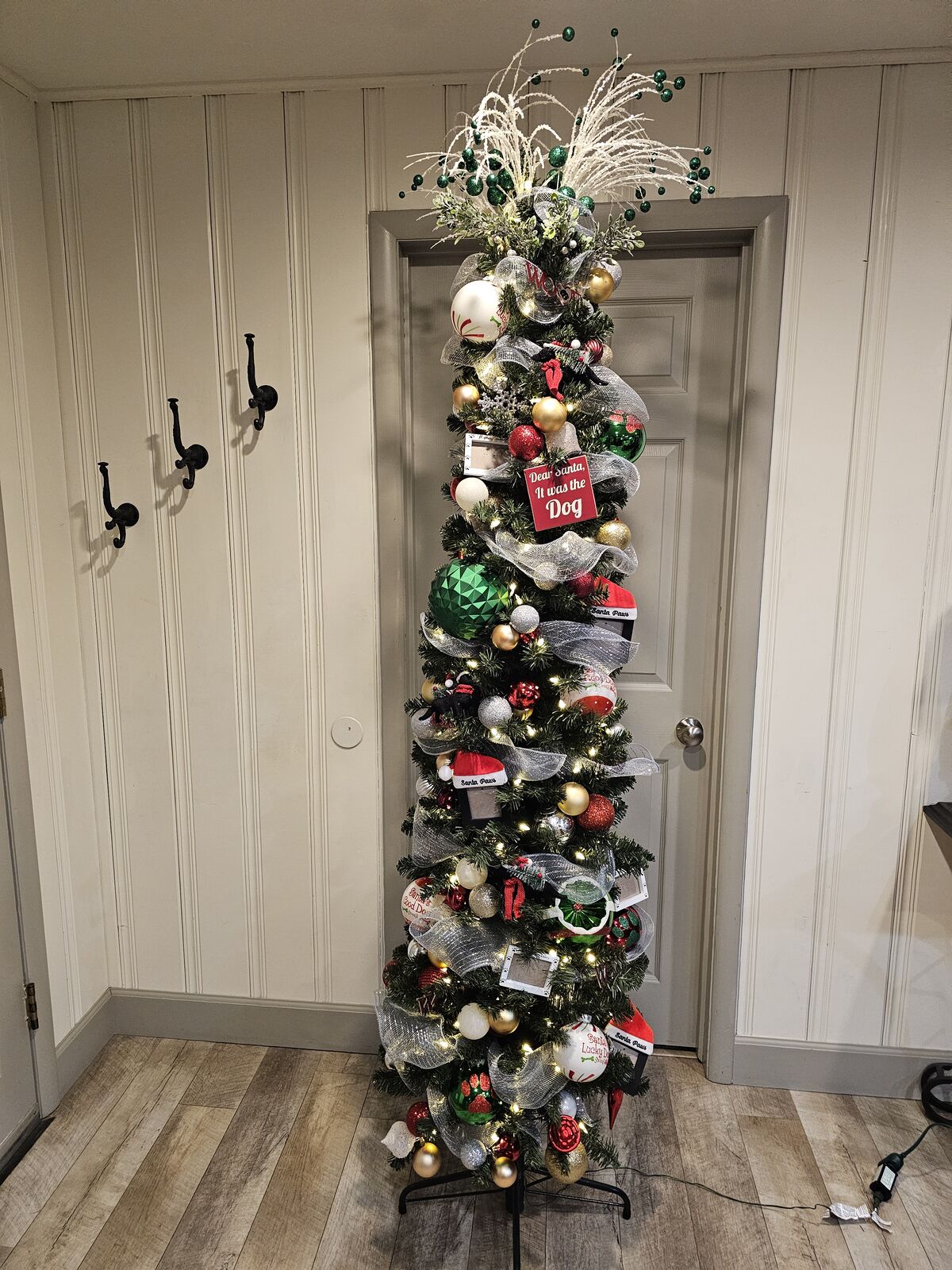 NEW 7FT PRELIT DOG CHRISTMAS TREE (ORNAMENTS AND RIBBONS INCLUDED)