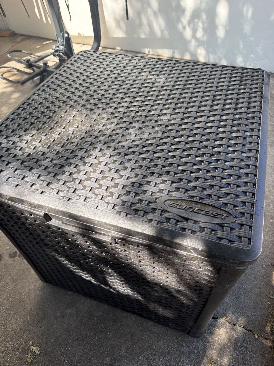 Suncast Outdoor Storage Deck Box – Resin Wicker St