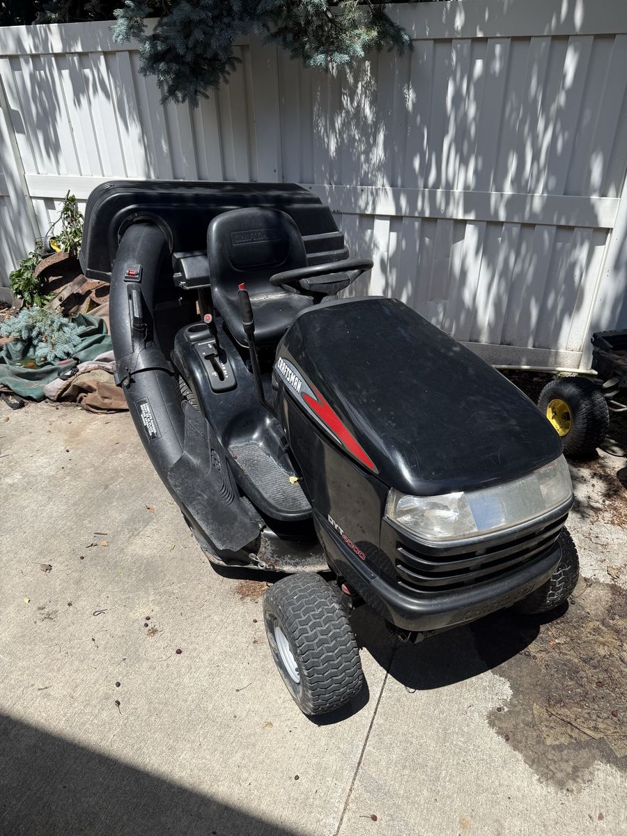 Craftsman DYT4000 riding mower w/bagger