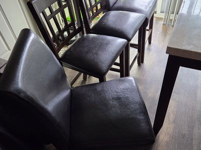 Table with 4 chairs