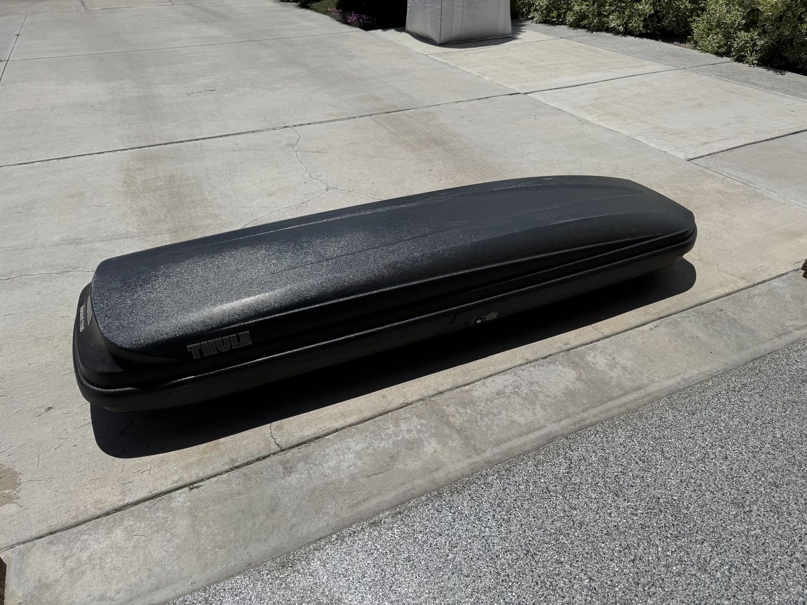 Thule Ascent 1100 rooftop cargo box