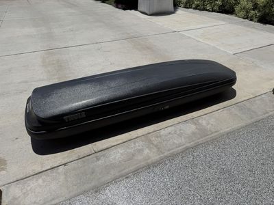 Thule Ascent 1100 rooftop cargo box