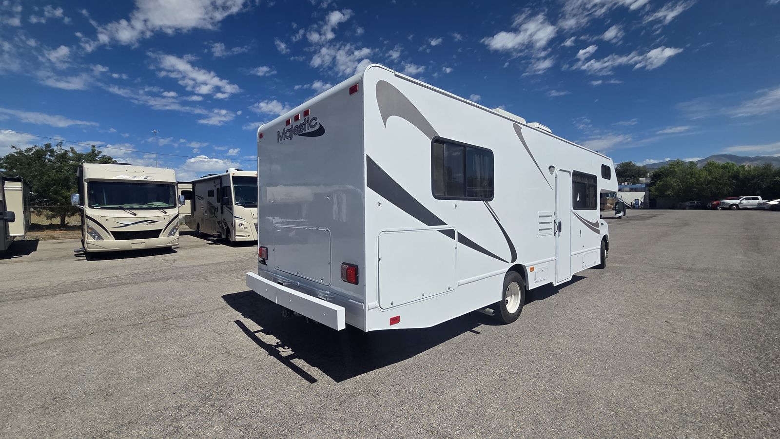 Main image 3