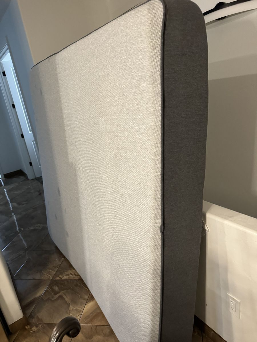 Used Memory Foam Mattress - White and Gray king size like new clean $100