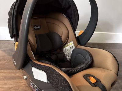 Chicco keyfit 2 car seat & base