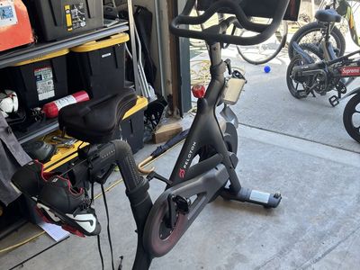 Peloton Bike Exercise Bike - Used, Excellent Condition with Shoes - Interactive Fitness
