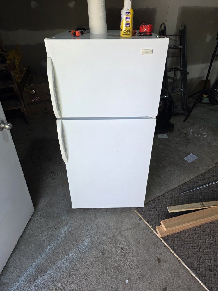 Crosley Top Freezer Refrigerator White 15"