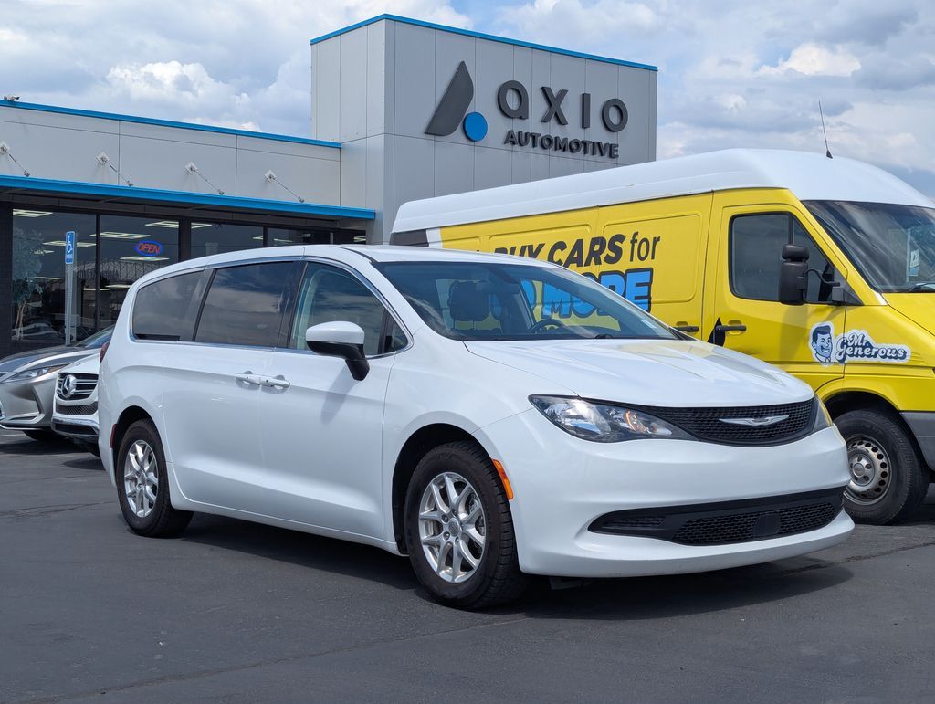 2022 Chrysler Voyager LX