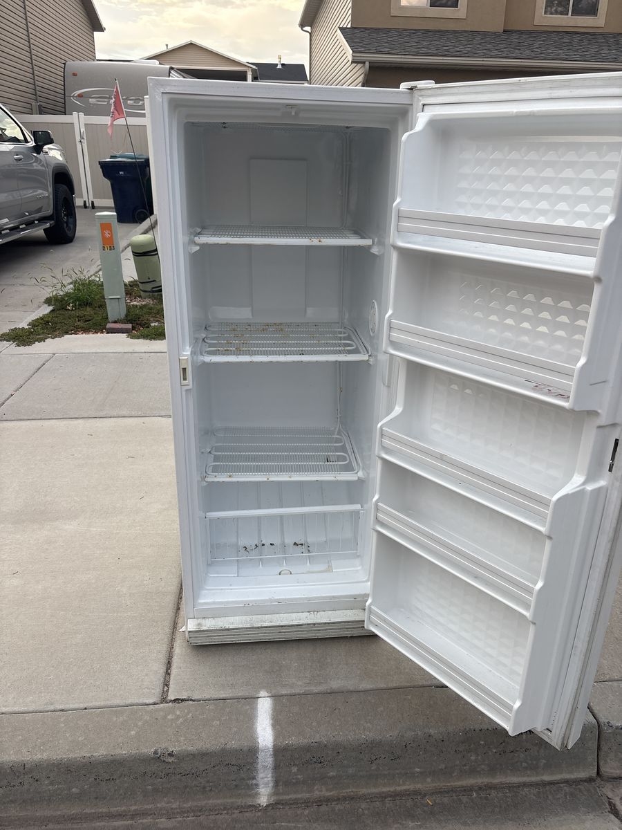 Deep freezer. Free!!!