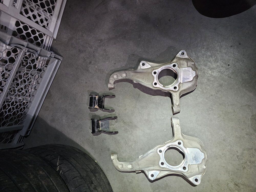 2019+ GMC Chevrolet Upper control arms, spindles