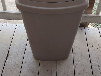 Trash can 13.2 Gal