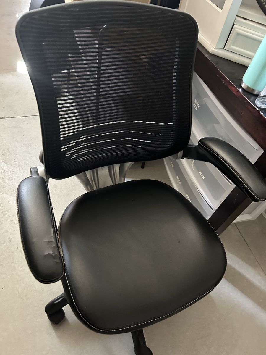 Black Mesh and Leatherette Office Chair - Adjustable Swivel Task Chair