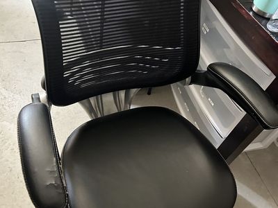 Black Mesh and Leatherette Office Chair - Adjustable Swivel Task Chair