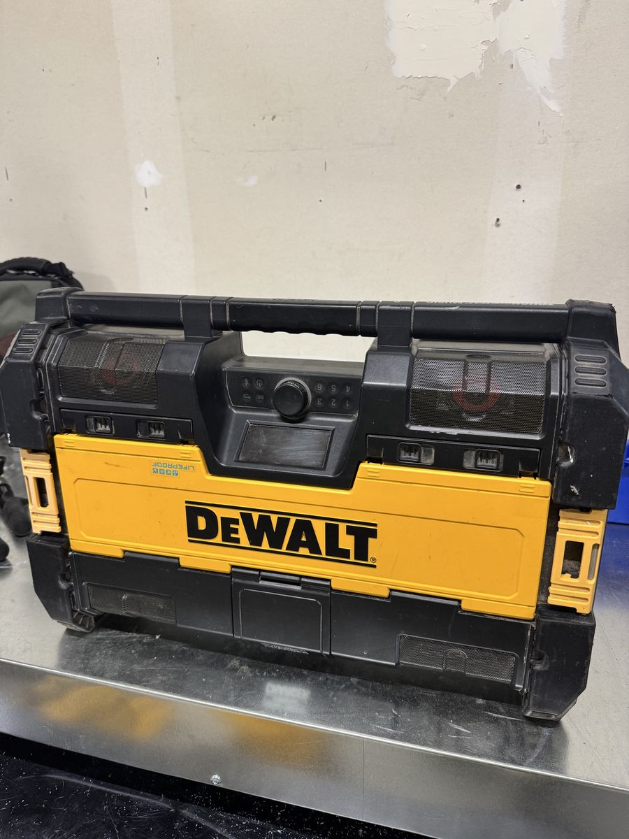 Dewalt radio charger