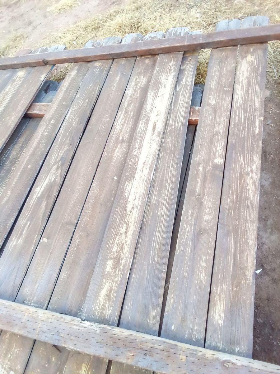 Good 5 inch 6x7 fencing panels. Approx 150ft available. Natural grays and browns