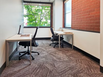 Achieve More: Find Your Desk for Focus and Teamwork!