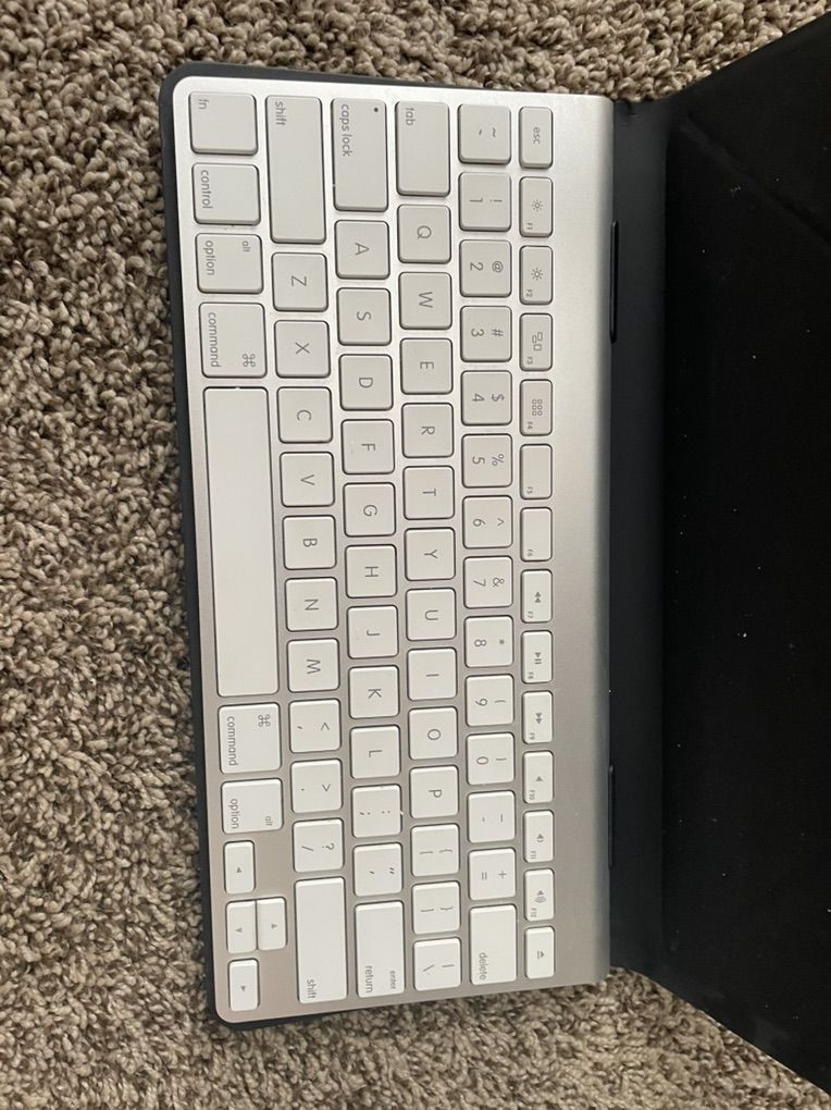 Apple A1314 Bluetooth Keybord X2