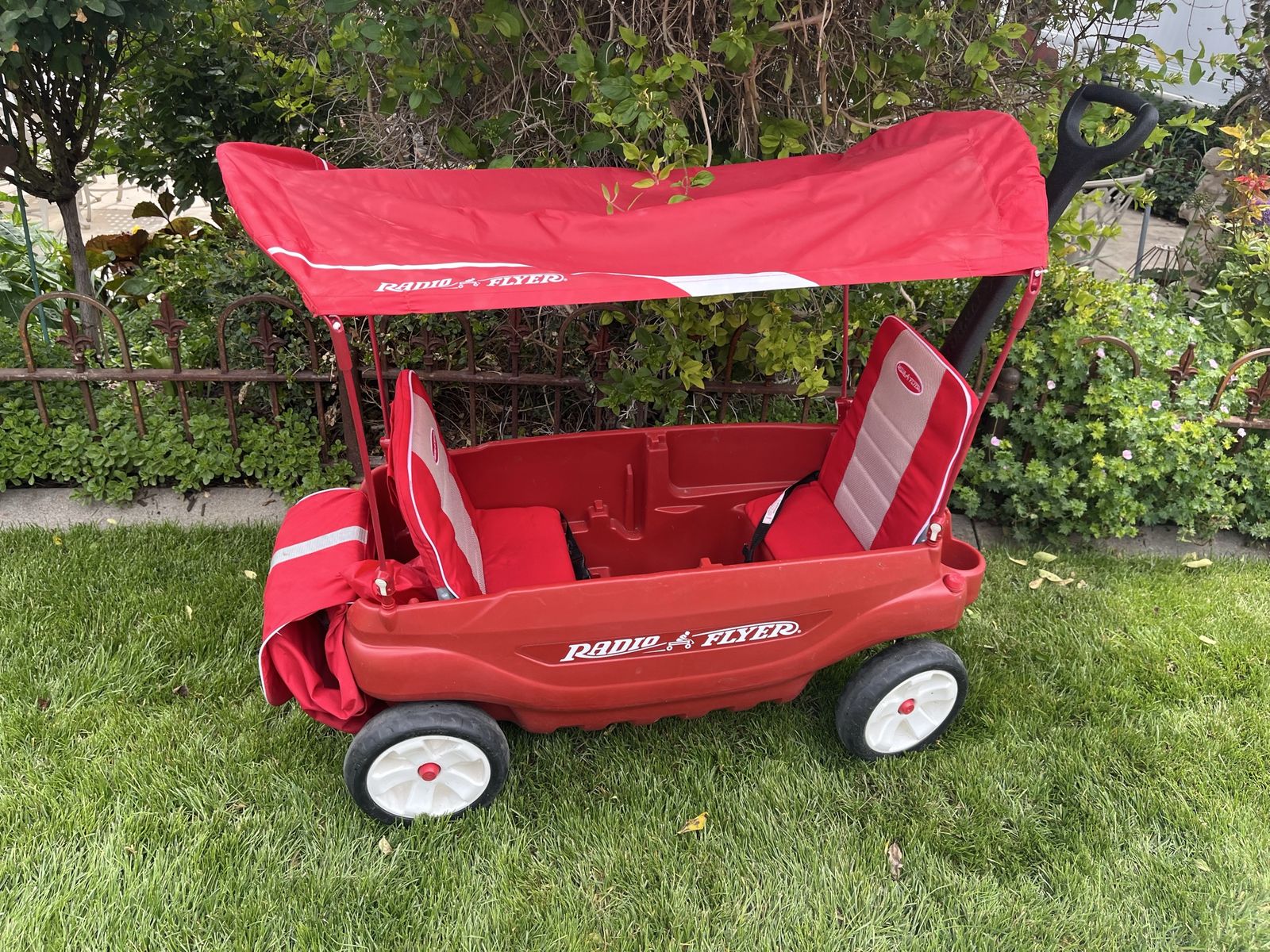 Deluxe Radio Flyer wagon 2 seater with lots of storage
