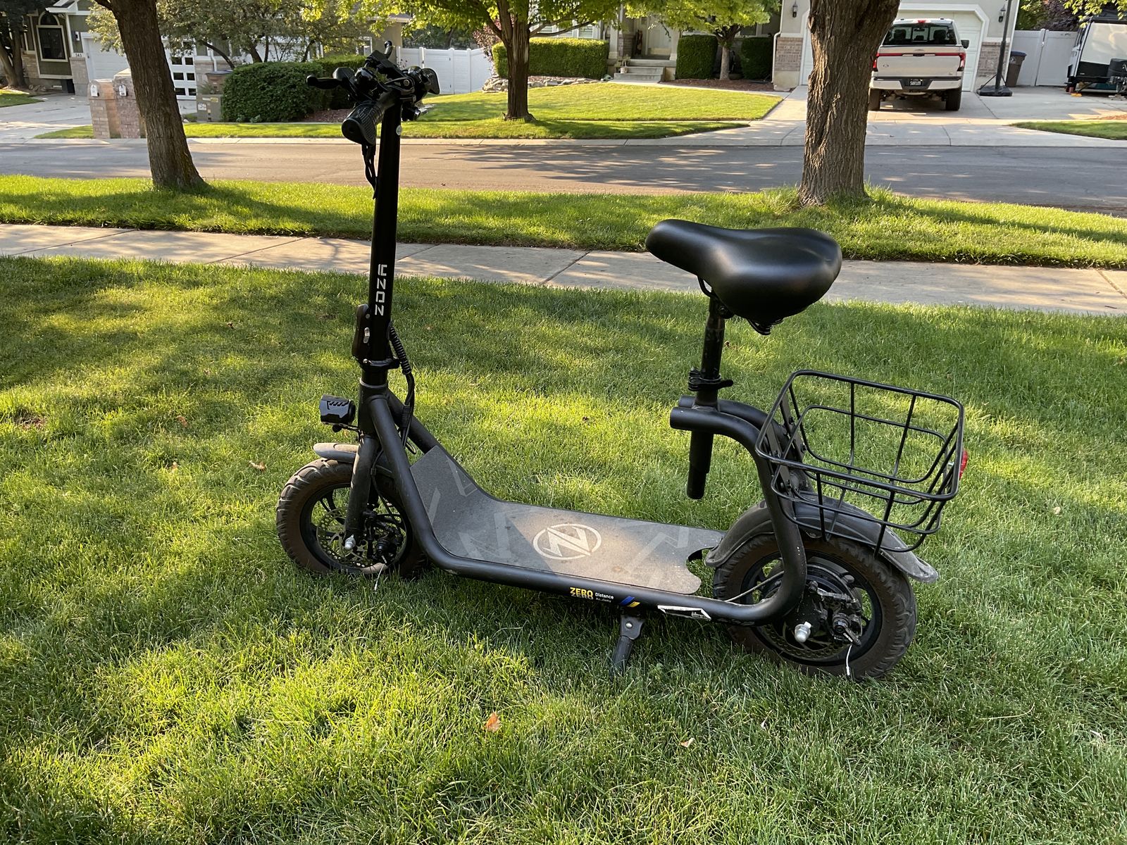 Seated e-scooter