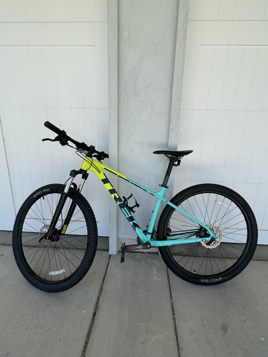 Beautiful Trek Marlin 5 (Volt/Miami Green Fade) - Upgraded Flat Protection. $499 obo