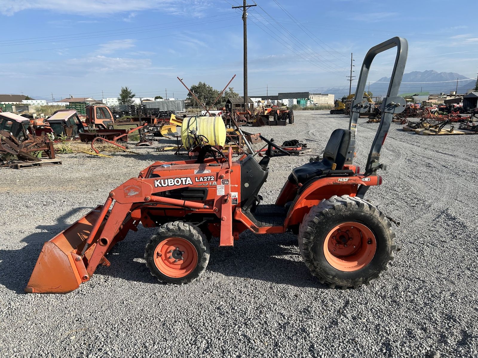 Kubota B7510 Tractor with Loader