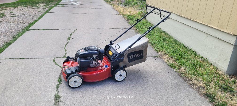 Toro lawn mower self propelled good working conditions.