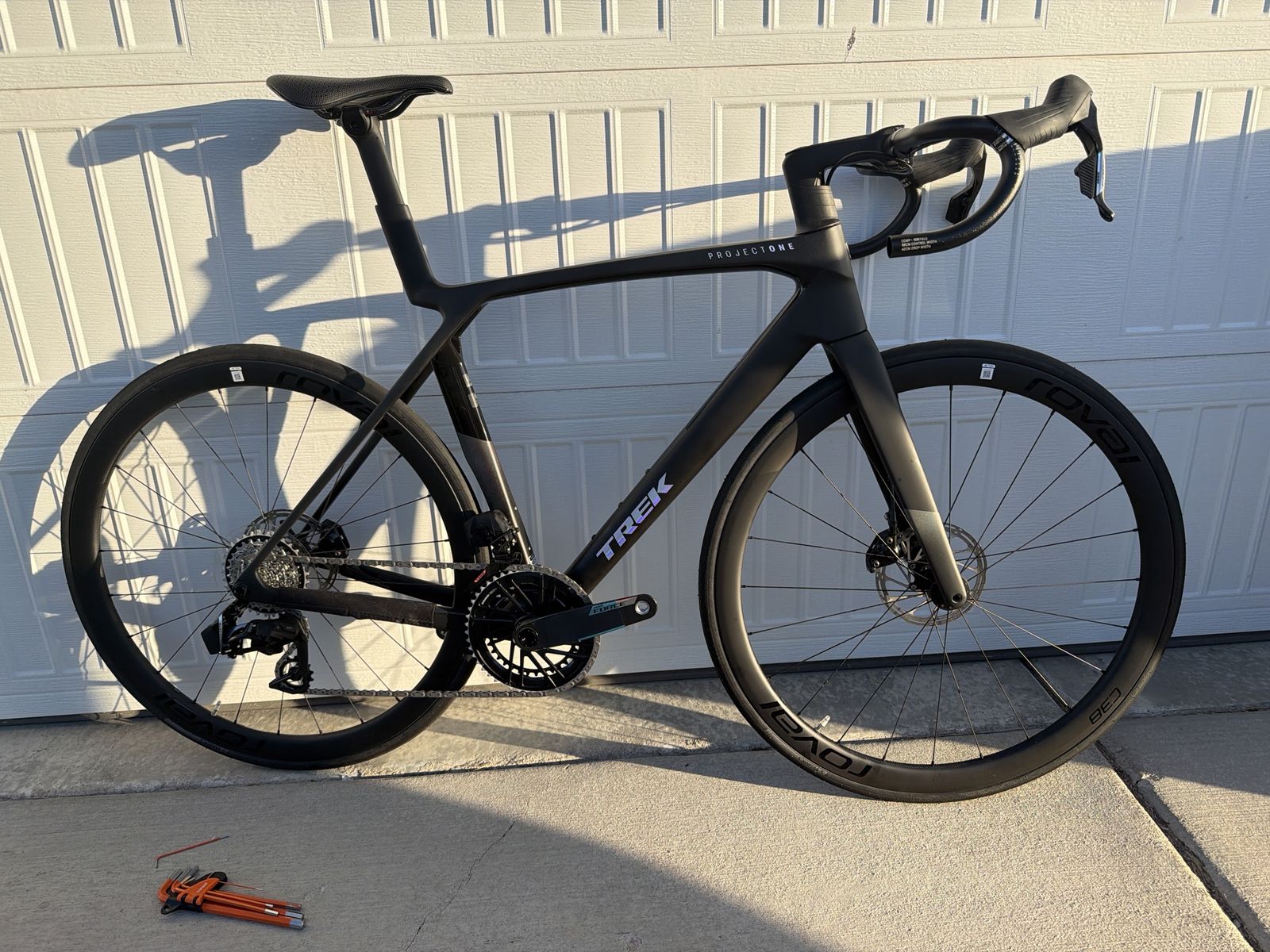 2026 TREK madone gen 8 SLR - size M/L, SRAM Force E1, waxed chain like new