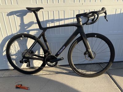 2026 TREK madone gen 8 SLR - size M/L, SRAM Force E1, waxed chain like new