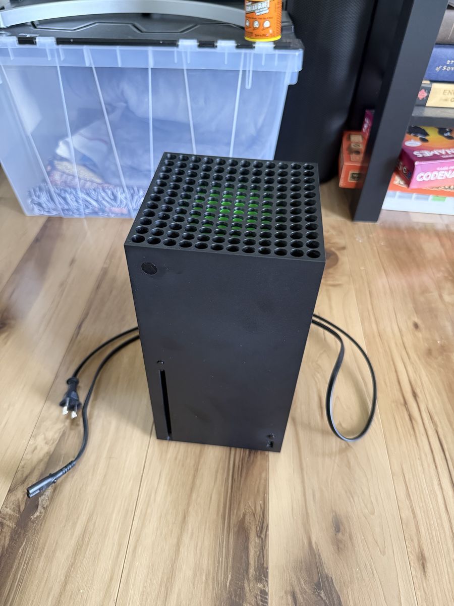 Xbox Series X w/ Controller