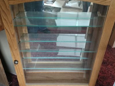 Standing curio cabinet