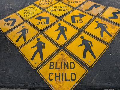 YELLOW ROADWAY WARNING/SIGNAL SIGNS (decommission)
