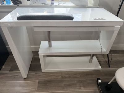 White Nail table with Power Supply & Storage + Adjustable chair