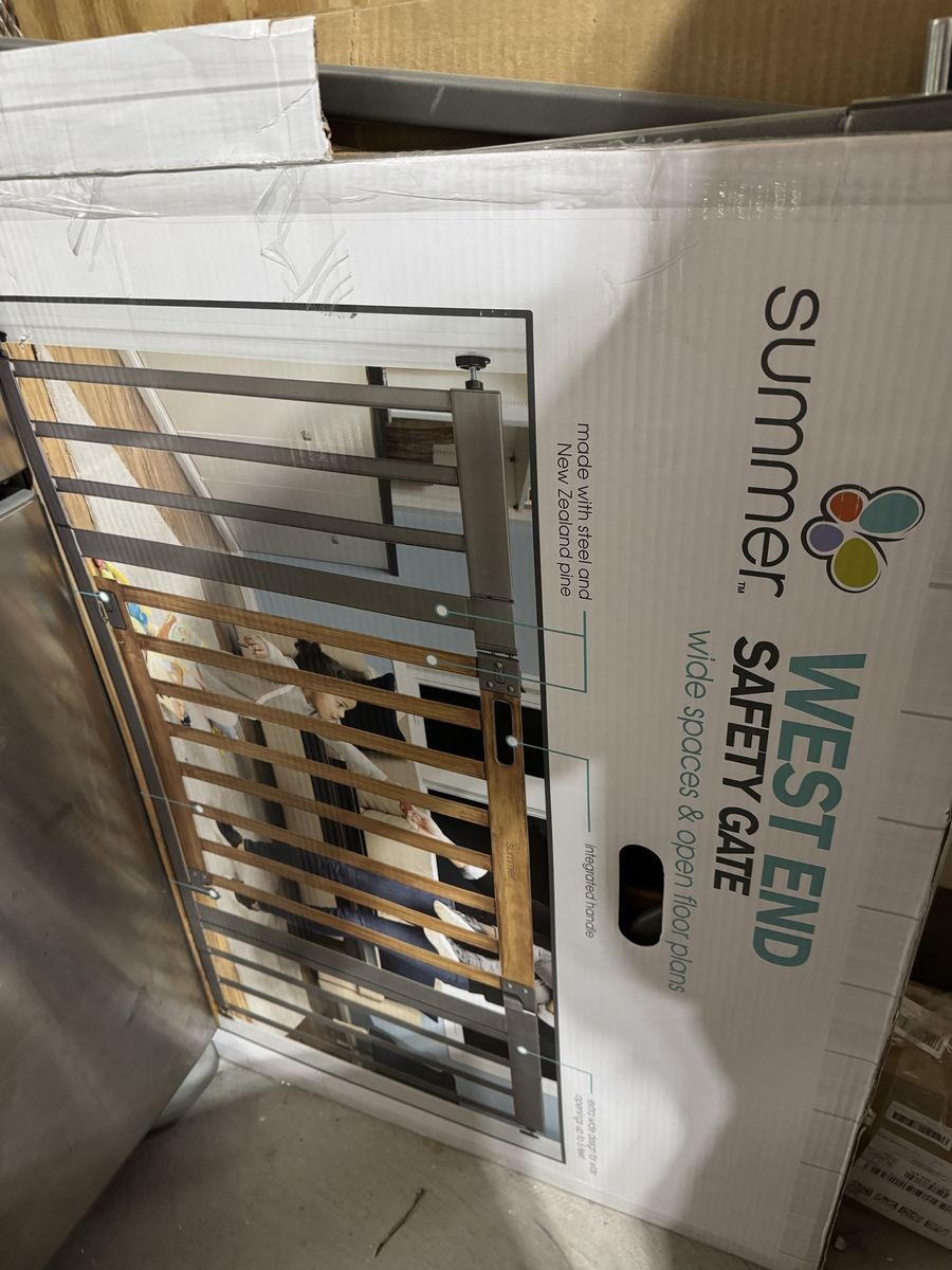 Summer Infant West End Safety Gate - Steel and New Zealand Pine