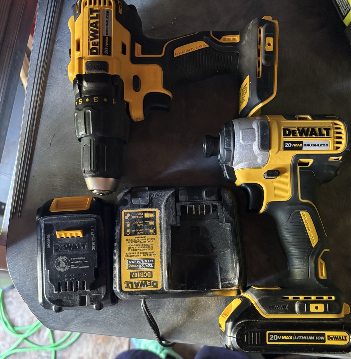DeWalt 20V MAX Brushless Cordless Drill & Impact Driver Combo Kit with Charger & Batteries