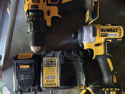 DeWalt 20V MAX Brushless Cordless Drill & Impact Driver Combo Kit with Charger & Batteries