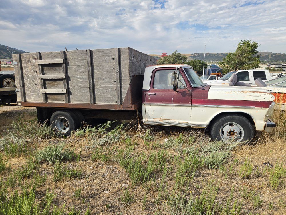 1968 Ford F250 Dump Truck