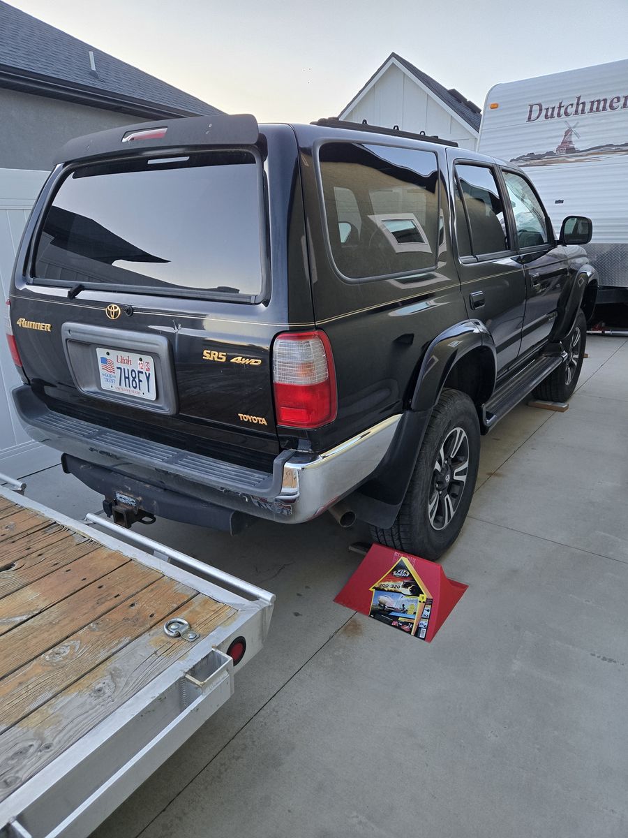 Parting out 2000 Toyota 4Runner