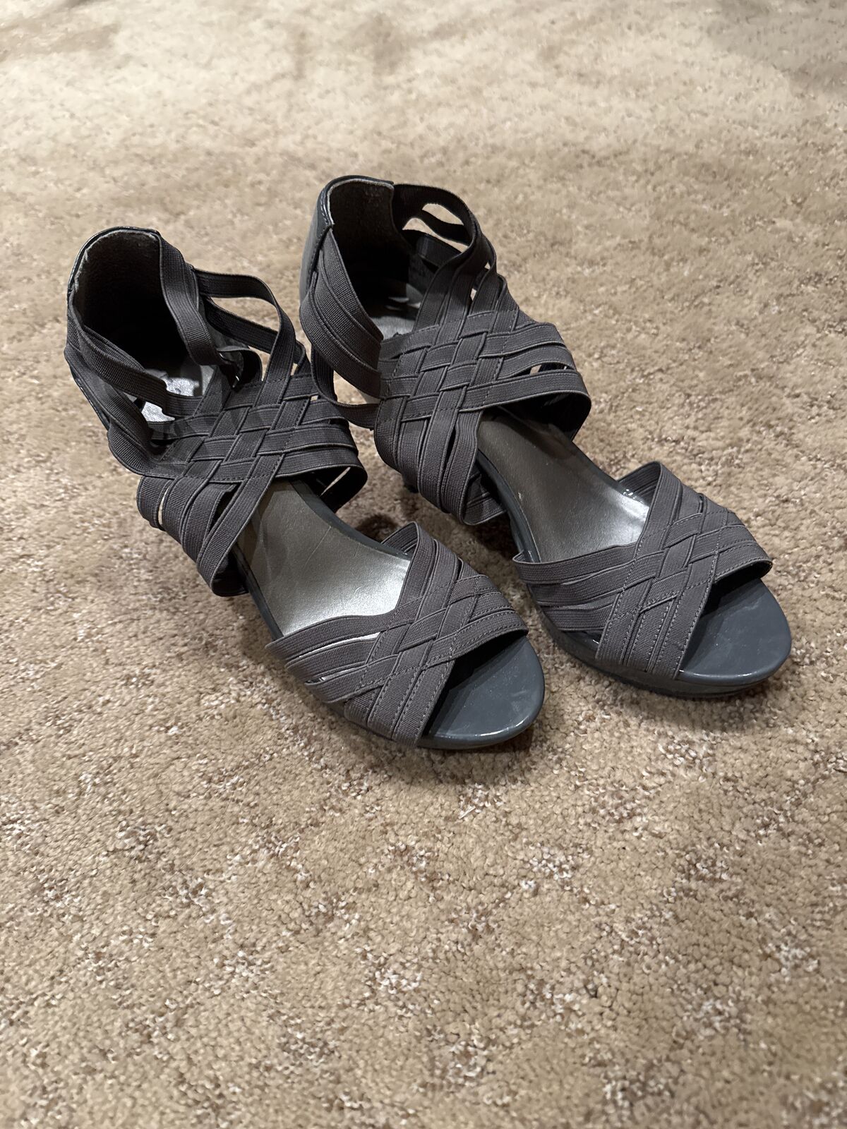 Women’s grey heels