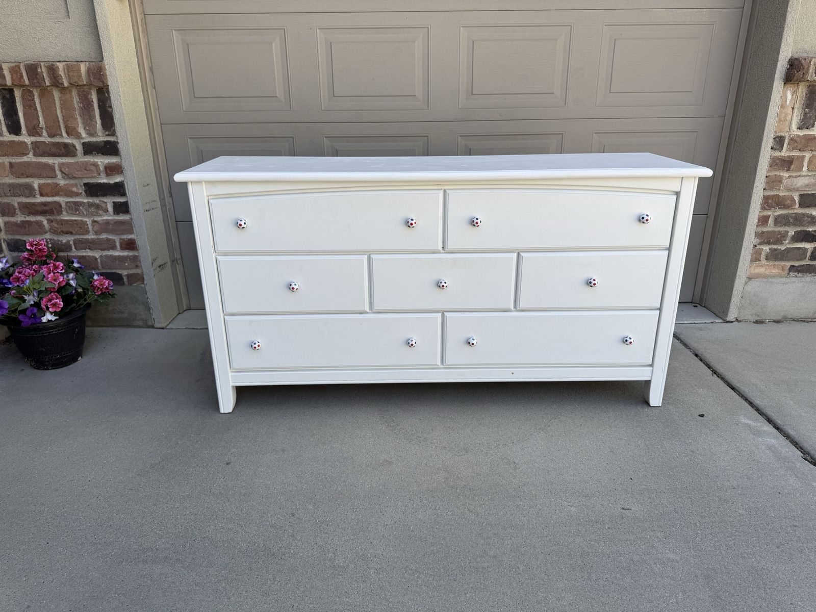 White 7-Drawer Dresser with Polka Dot Knobs - very clean drawers!